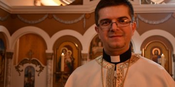 Un român este cel mai tânăr episcop catolic din lume