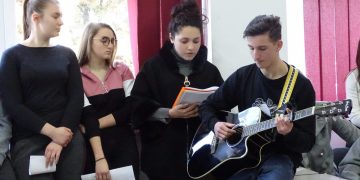 Elevii și profesorii Liceului Teoretic ,,Bogdan-Vodă” din Vișeu de Sus l-au omagiat pe Mihai Eminescu