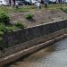 Un bărbat beat a vrut să se arunce în râul Săsar. Poliţiştii au intervenit pentru salvarea sa