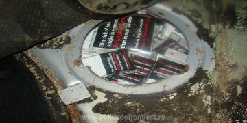 Țigări descoperite de poliţiştii de frontieră sub bancheta şi în rezervorul unui autoturism