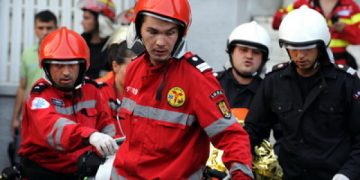 Bolnavă de 250 de kilograme, transportată la spital cu ajutorul pompierilor