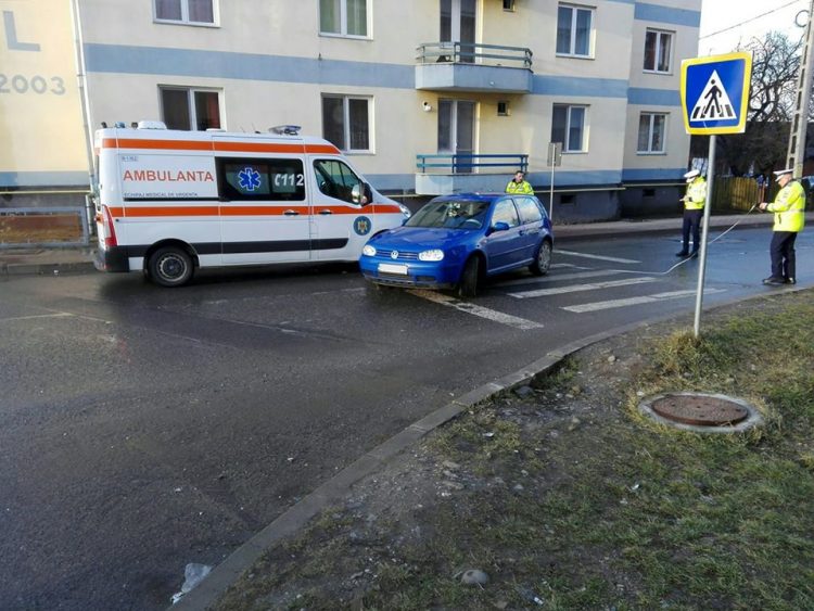 Lipsa limitatoarelor și neatenția șoferilor continuă să facă victime. O fetiță accidentată grav în Târgu Lăpuș