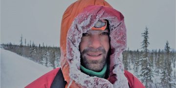 Azi-noapte, în jurul orei 2,00, a venit primul telefon de la Tibi Ușeriu, din mijlocul pustiului alb canadian în care se desfășoară Yukon Ultra Arctic.