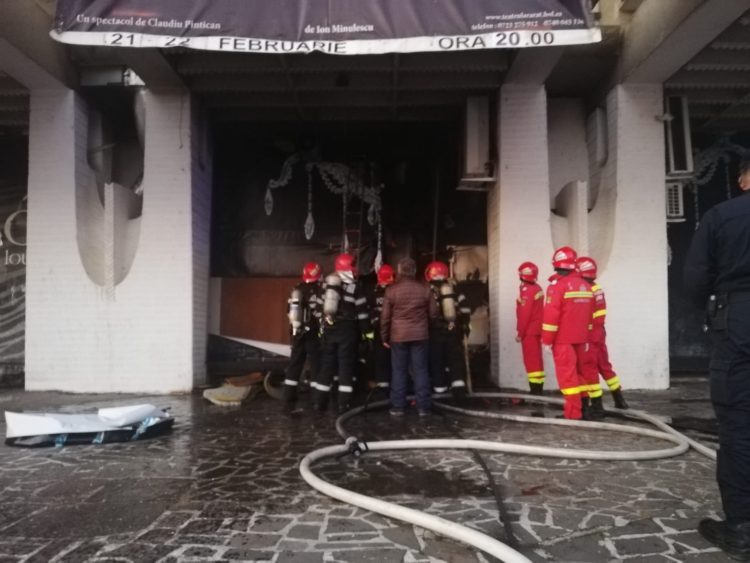UPDATE VIDEO: Un club din Casa de cultură a luat foc