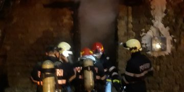 Incendiu devastator în Tăuții Măgherăuș. Focul a pornit de la o țigară – FOTO