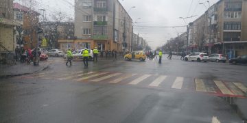 Impact între două maşini la intersecția Bd. București cu str. Culturii din Baia Mare