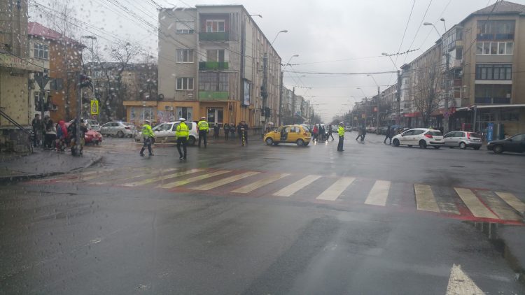 Impact între două maşini la intersecția Bd. București cu str. Culturii din Baia Mare