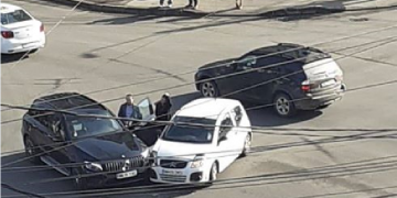Accident în Baia Mare. S-au ciocnit deși mai este până la Paște