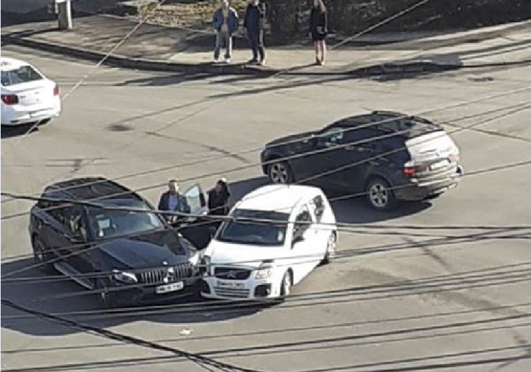 Accident în Baia Mare. S-au ciocnit deși mai este până la Paște