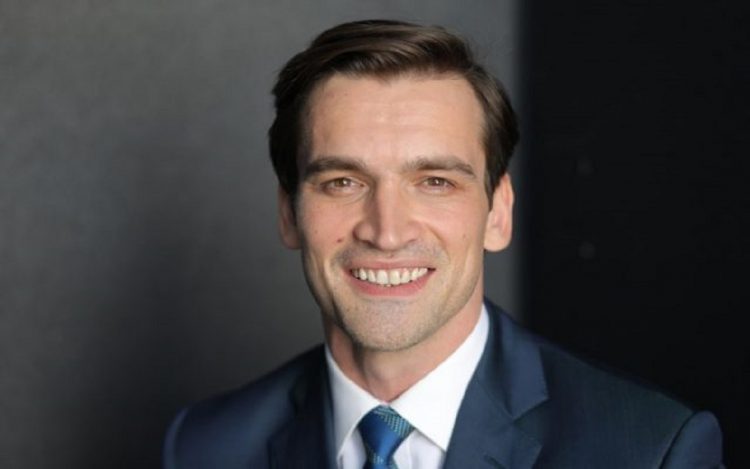 Ordonanţa pe Sănătate a fost semnată de manechinul Andrei Baciu, secretar de stat