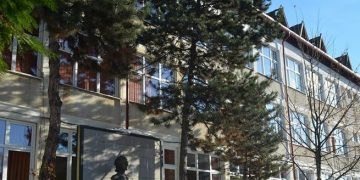 Şapte elevi şi doi profesori de la CN „Mihai Eminescu” din Baia Mare, întorşi din Italia, sunt în carantină acasă