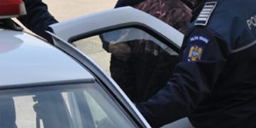 Tânăr din Borşa, fără permis, arestat la domiciliu, după ce a fost prins de trei ori într-o săptămână la volanul unor maşini