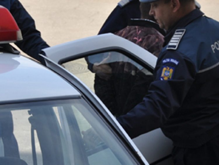 Tânăr din Borşa, fără permis, arestat la domiciliu, după ce a fost prins de trei ori într-o săptămână la volanul unor maşini