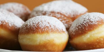 Gogoși pufoase făcute după rețeta moștenită de la bunica