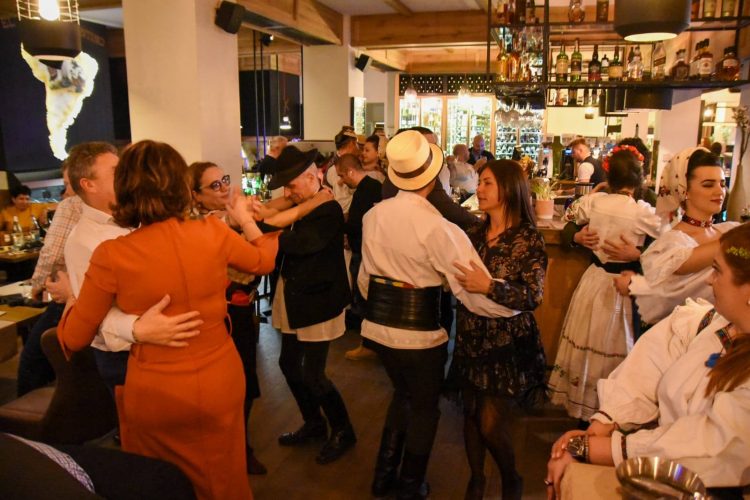 Rapsodul Grigore Leșe, sărbătorit în cadrul evenimentului „Seara Maramureșeană”