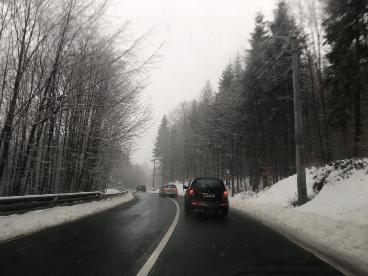 Vezi care este starea drumurilor şi cum se circulă în judeţ