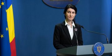 Înregistrare scandaloasă cu ”ministreasa” Muncii. Dovadă de cinism după concedierea liftierei