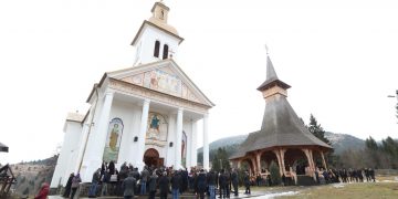 Mulţime de credincioşi la hramul de iarnă al Mănăstirii „Adormirea Maicii Domnului” din Moisei