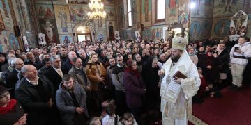 Mulţime de credincioşi la hramul de iarnă al Mănăstirii „Adormirea Maicii Domnului” din Moisei
