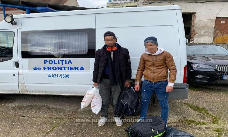 Doi cetăţeni marocani depistaţi la frontiera cu Ungaria