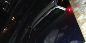 Să vezi și să nu crezi: Un șofer a intrat cu mașina într-o piscină din Ocna Șugatag