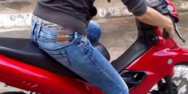 Tânăr sătmărean, oprit de poliţiştii din Seini în timp ce conducea un moped fără a deţine permis de conducere
