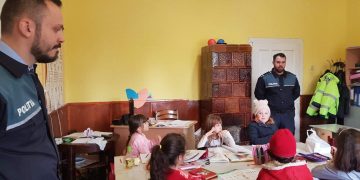 Poliţiştii Posturilor Comunale Băseşti şi Coroieni, în dialog cu copiii despre siguranţă şi respectarea regulilor