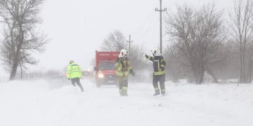 Peste 17.000 de angajaţi ai MAI au acţionat în ultimele 12 ore în sprijinul comunităţilor afectate de fenomenele meteorologice severe