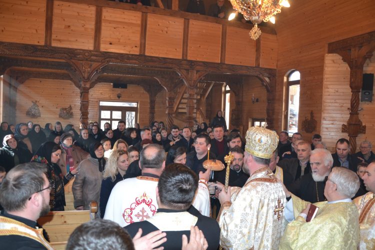 Parastas de şase săptămâni pentru părintele greco-catolic Călin Bot din Botiza