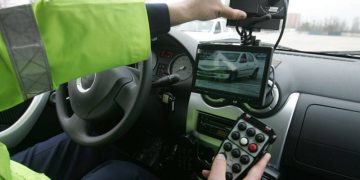 Poliţiştii rutieri, în acţiune cu aparatura radar pe mai multe artere de circulaţie de pe raza judeţului