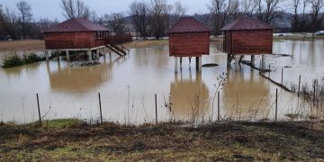 Situația hidrologică în Maramureș: căi de acces inundate la Tg. Lăpuş, depășirea cotei de atenție pe Lăpuș la Lăpușel, ape deversate la Cătălina