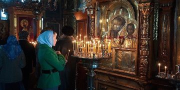 Patriarhia Română recomandă credincioșilor cu simptome de boală să evite bisericile