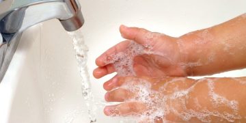 UNICEF: Ce ar trebui să ştie părinţii despre coronavirus şi cum să îşi protejeze copiii