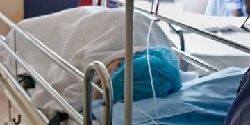 Bărbat de 51 de ani, nevaccinat şi confirmat cu gripă, a decedat la spital