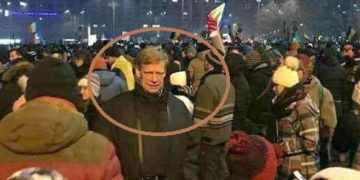 Bancherul #rezist, 300 milioane de euro de la guvernul Orban: ”De unde să ai bani pentru alocaţia copiilor cînd ai „asistaţi sociali” bancheri, de lux. Noapte bună copii”