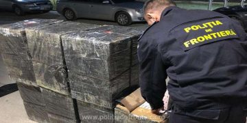 Focuri de armă şi ţigări de peste 70.000 lei confiscate de poliţiştii de frontieră din Valea Vişeului