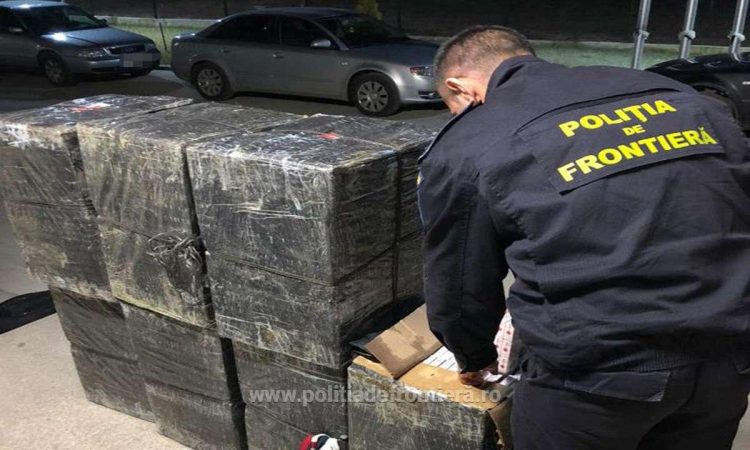 Focuri de armă şi ţigări de peste 70.000 lei confiscate de poliţiştii de frontieră din Valea Vişeului