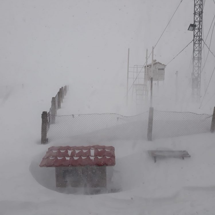 Viscolul s-a dezlănţuit pe Iezer – GALERIE FOTO