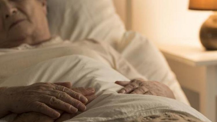 Bătrână izolată în casă: „Vă rog, îmi este foame! Vă dau banii când iau pensia”