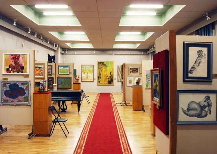 Doamnele artei băimărene pe simezele Muzeului Județean de Artă «Centrul Artistic Baia Mare»