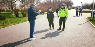 Poliţia caută doi suspecţi implicaţi într-un furt de hârtie igienică