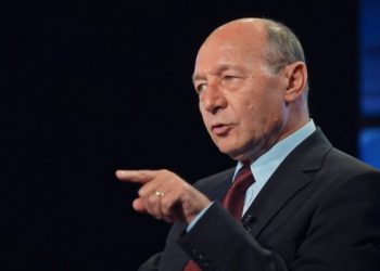 Băsescu: Ne va costa enorm ezitarea lui Iohannis. România e deja infestată, va face explozie
