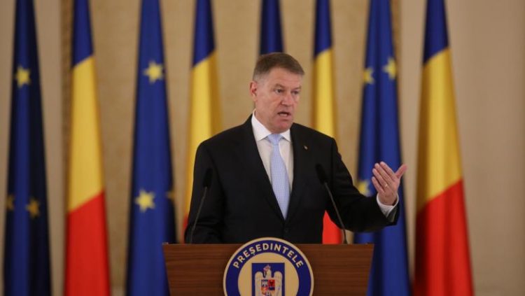 „Mascarada” președintelui: Klaus Iohannis anunţă că va începe consultările pentru desemnarea unui nou prim-ministru
