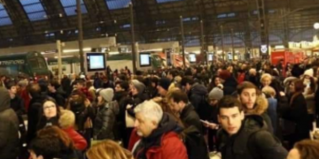 Imagini cu italienii din Milano care fug în SUD sau alte țări, cu trenul, înainte de închiderea orașului – VIDEO