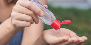 Sute de litri de dezinfectant destinate pentru 2 spitale au fost furate pe drum