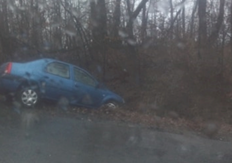 Autoturism ieșit în decor între Târgu Lăpuș și Baia Mare