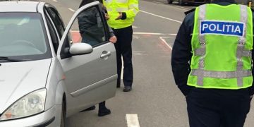 Poliţiştii maramureșeni continuă tradiţia anilor precedenţi de „sancţionare cu mărțișoare ” a participantelor la trafic, cu ocazia zilei de 1 Martie