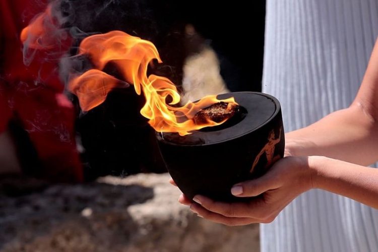 Flacăra Olimpică a fost aprinsă într-o ceremonie fără spectatori