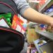 A trecut pe lângă casele de marcat fără a achita produsele