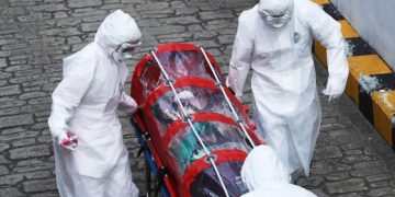 Maramureșeancă dusă cu izoleta la Spitalul de Boli Infecțioase. Este suspectă de coronavirus